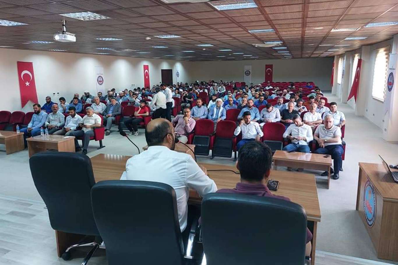 Viranşehir'de 'Kur’an Kursları Eğitim Semineri Toplantısı' yapıldı Viranşehir'de 'Kur’an Kursları Eğitim Semineri Toplantısı' yapıldı